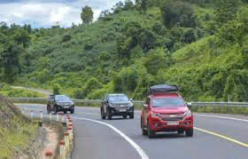 Cách xử lý vấn đề nguy hiểm khi ô tô xuống dốc dài và quanh co